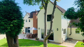 Brooklands- 226 Square Metres & Super Fast WiFi